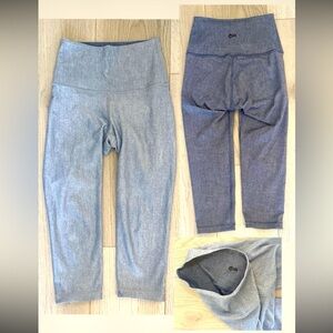 Stylish Blue Reversible 3/4 length Cropped Leggings